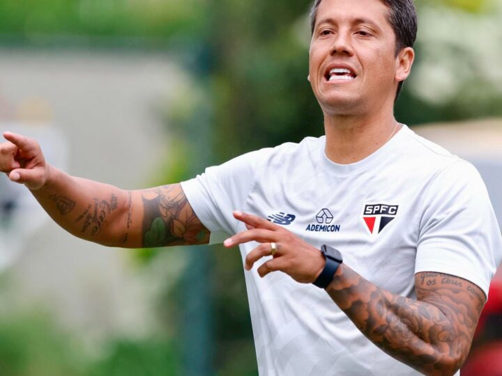Especulações, isolamento e multa: como Thiago Carpini encara dias decisivos no São Paulo