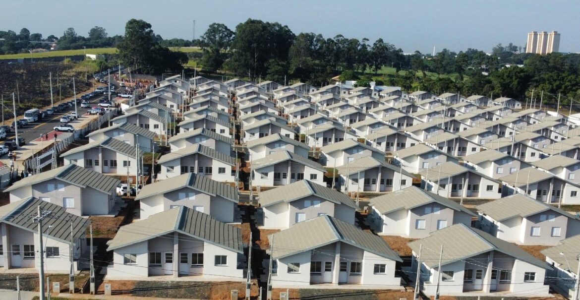 Governo de SP entrega 442 moradias subsidiadas a famílias de baixa renda em Americana