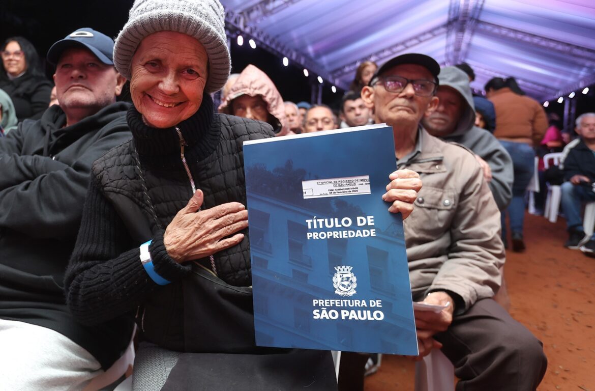 Famílias de São Mateus recebem mais de 1.200 títulos de regularização fundiária