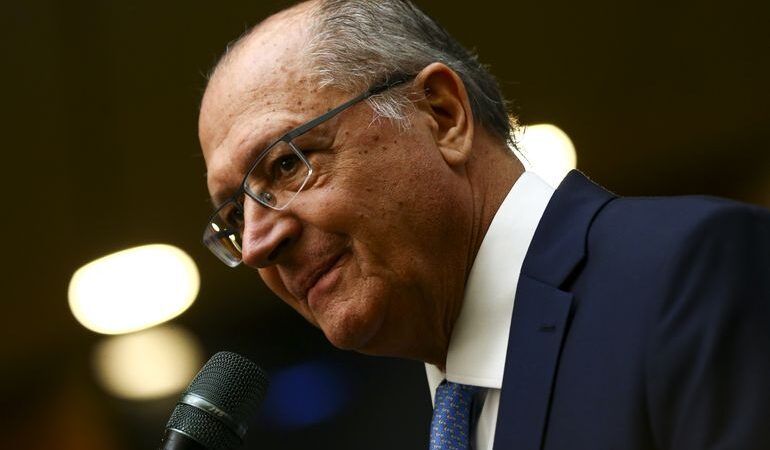 Brasil publicará terça (15) decreto de reciprocidade sobre tarifaço de Trump, diz Alckmin