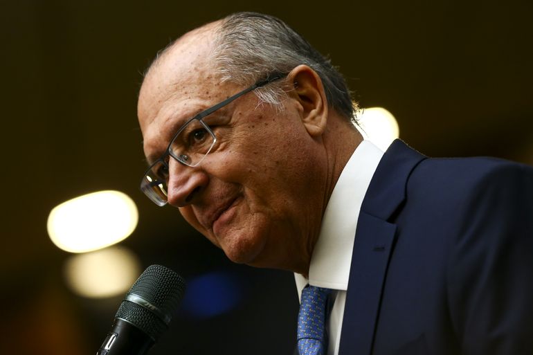 Brasil publicará terça (15) decreto de reciprocidade sobre tarifaço de Trump, diz Alckmin