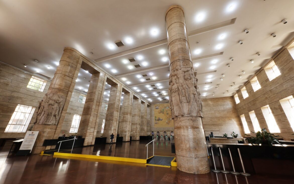 Edifício Matarazzo reabre visitas do programa Vai de Roteiro após restauração de seu hall