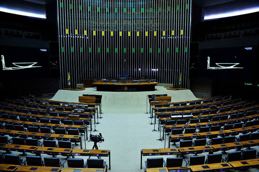 Câmara deve votar projeto que cria regras para proteção de crianças na internet nesta quarta-feira (20)