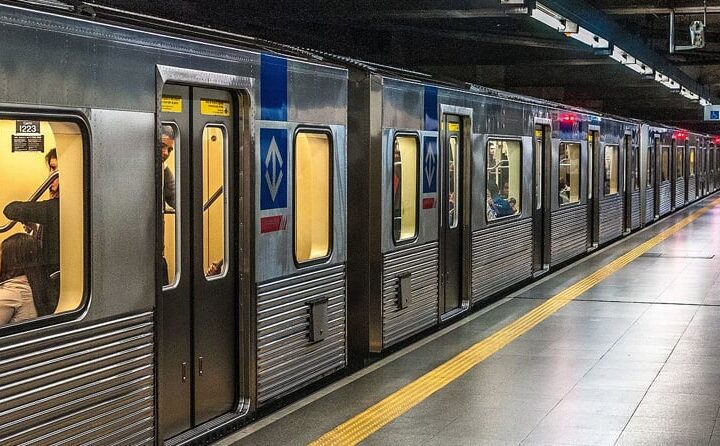 Carnaval 2026: Metrô e CPTM vão funcionar 24 horas em São Paulo