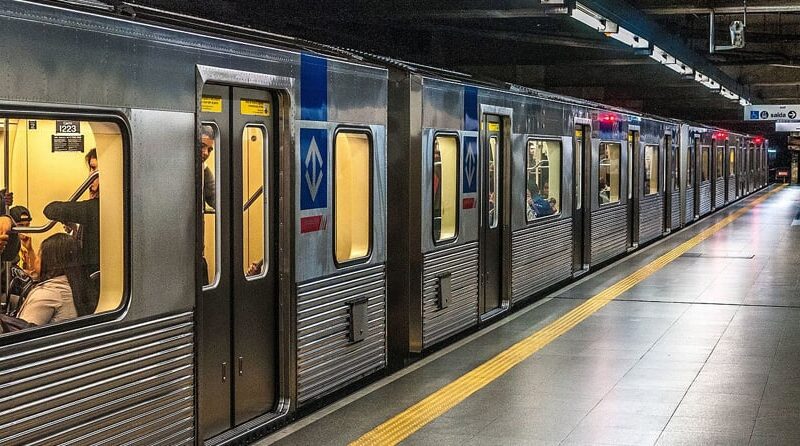 Carnaval 2026: Metrô e CPTM vão funcionar 24 horas em São Paulo