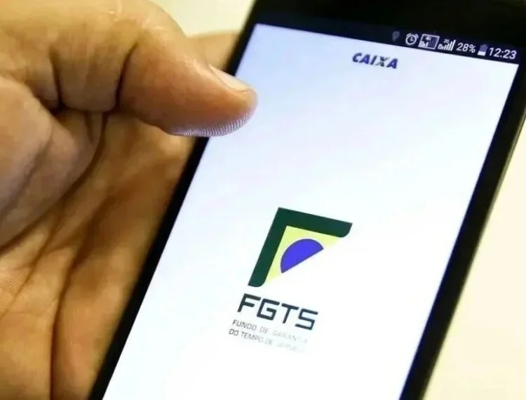 FGTS: trabalhadores demitidos começam a receber valores que estavam retidos