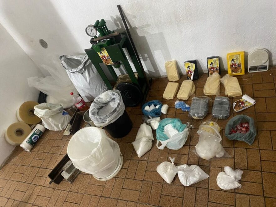 PM encontra ‘casa bomba’ e apreende 100 kg de cocaína na zona leste de SP