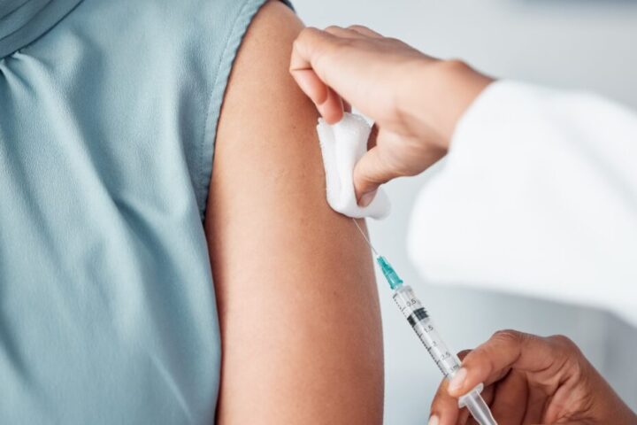 Governo de SP distribui dose única de vacina contra o HPV