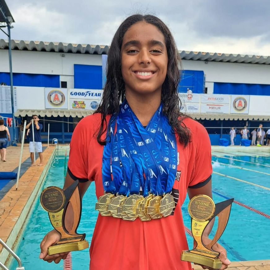 Atleta do Programa Talento Esportivo, Sophia Isidoro é a mais nova máquina de ganhar medalhas da natação brasileira