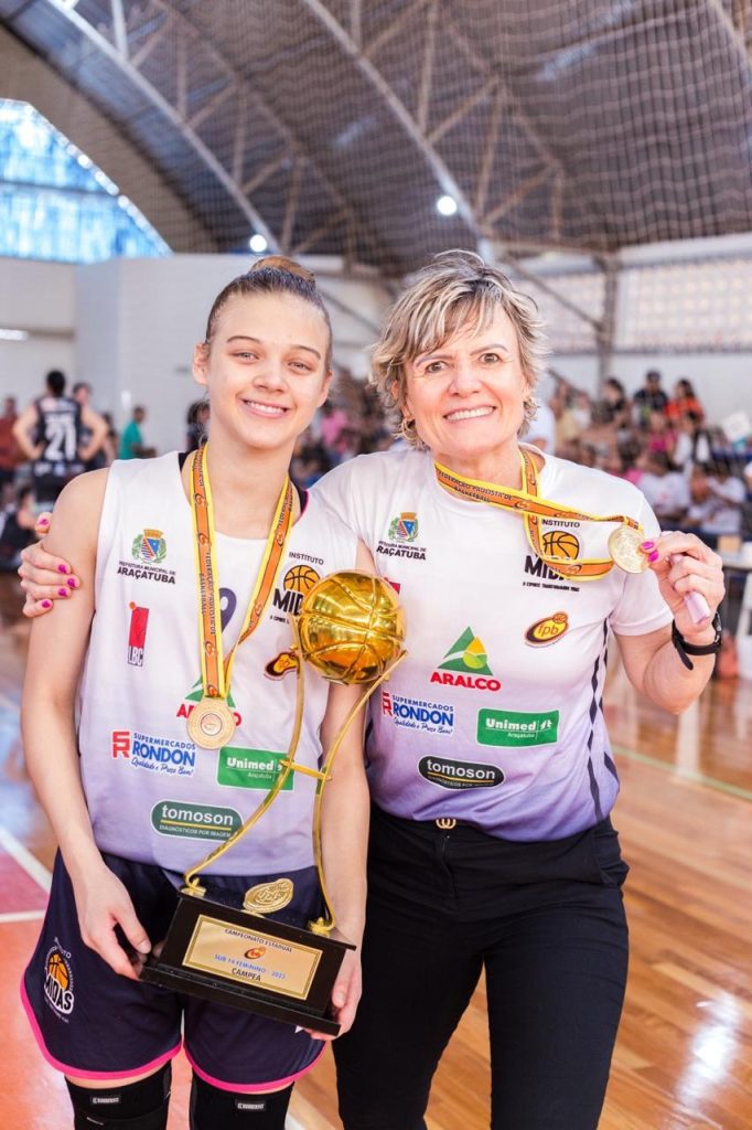 Mãe e filha trilham parceria de sucesso no basquete em Araçatuba