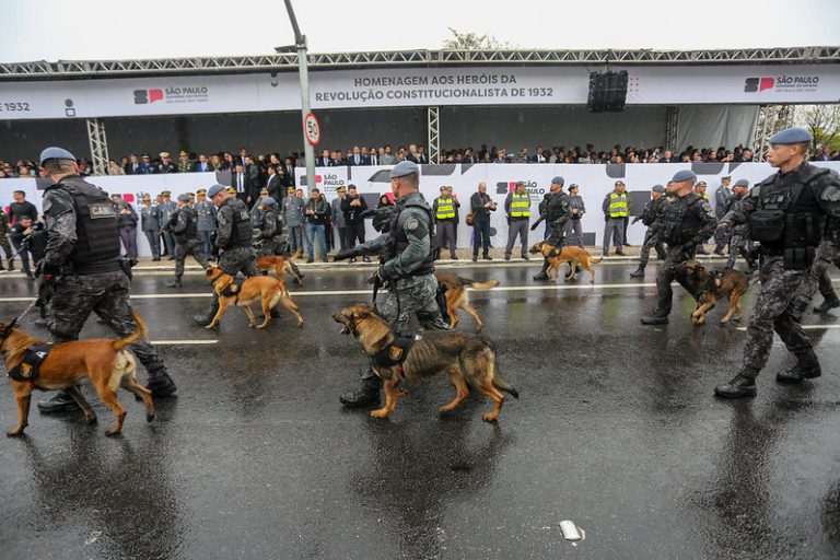 Desfile cívico-militar marca os 92 anos da Revolução Constitucionalista