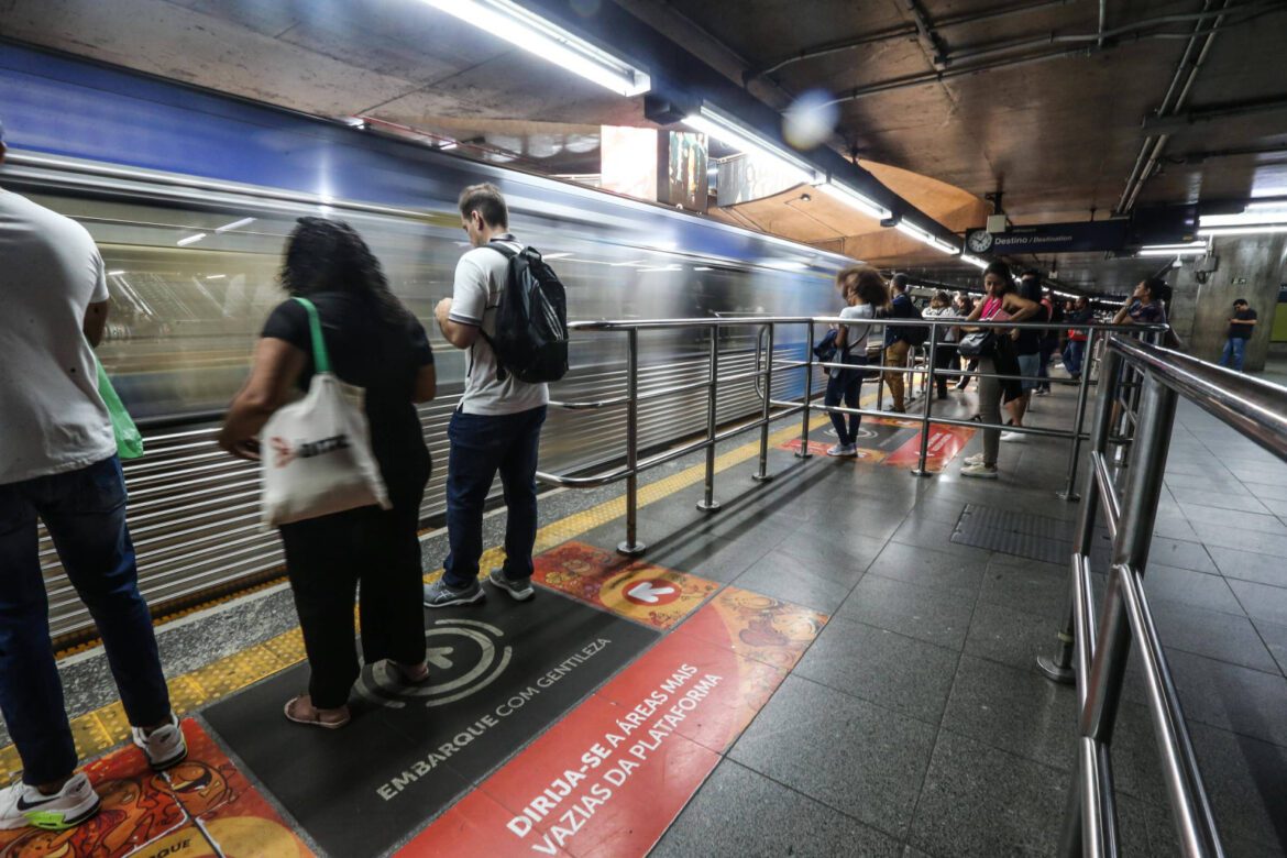 Ações educativas e de saúde do Novembro Azul nas Estações do Metrô, CPTM e EMTU