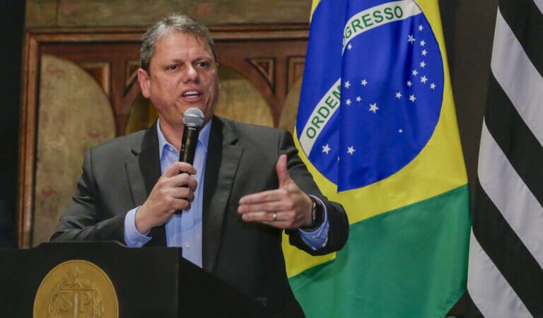 Tarcísio se reúne com coronéis da PM para falar de câmeras corporais