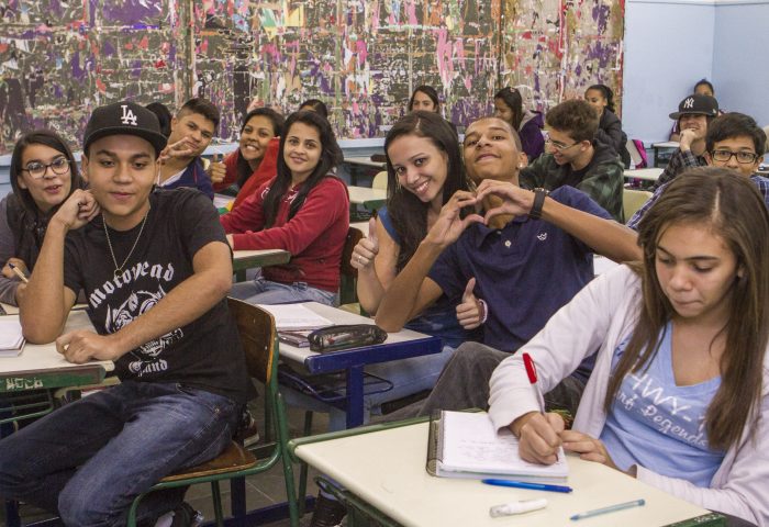 Aluno Monitor do BEEM: SP vai selecionar 12 mil estudantes da 3ª série do Ensino Médio para programa inédito de monitoria